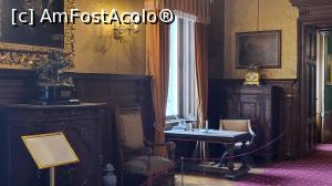 [P14] Pe peretii din jur sunt picturi ale cailor celebri ai familiei, iar cel mai valoros trofeu, Premiul Regelui, castigat de Patiance in 1905, este expus sub portretul lui Tassilo. » foto by geani anto
 - 
<span class="allrVoted glyphicon glyphicon-heart hidden" id="av1333308"></span>
<a class="m-l-10 hidden" id="sv1333308" onclick="voting_Foto_DelVot(,1333308,25784)" role="button">șterge vot <span class="glyphicon glyphicon-remove"></span></a>
<a id="v91333308" class=" c-red"  onclick="voting_Foto_SetVot(1333308)" role="button"><span class="glyphicon glyphicon-heart-empty"></span> <b>LIKE</b> = Votează poza</a> <img class="hidden"  id="f1333308W9" src="/imagini/loader.gif" border="0" /><span class="AjErrMes hidden" id="e1333308ErM"></span>