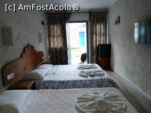 [P10] Sunmed Lodge - camera noastră văzută din ușa de la baie » foto by crismis
 - 
<span class="allrVoted glyphicon glyphicon-heart hidden" id="av1116158"></span>
<a class="m-l-10 hidden" id="sv1116158" onclick="voting_Foto_DelVot(,1116158,25794)" role="button">șterge vot <span class="glyphicon glyphicon-remove"></span></a>
<a id="v91116158" class=" c-red"  onclick="voting_Foto_SetVot(1116158)" role="button"><span class="glyphicon glyphicon-heart-empty"></span> <b>LIKE</b> = Votează poza</a> <img class="hidden"  id="f1116158W9" src="/imagini/loader.gif" border="0" /><span class="AjErrMes hidden" id="e1116158ErM"></span>