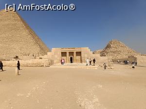 [P09] Complexul de la Giza, Mastaba lui Seshemnefer IV în centru, Piramida Reginei Henutsen în dreapta și Marea Piramidă în stânga » foto by mprofeanu
 - 
<span class="allrVoted glyphicon glyphicon-heart hidden" id="av1519269"></span>
<a class="m-l-10 hidden" id="sv1519269" onclick="voting_Foto_DelVot(,1519269,25858)" role="button">șterge vot <span class="glyphicon glyphicon-remove"></span></a>
<a id="v91519269" class=" c-red"  onclick="voting_Foto_SetVot(1519269)" role="button"><span class="glyphicon glyphicon-heart-empty"></span> <b>LIKE</b> = Votează poza</a> <img class="hidden"  id="f1519269W9" src="/imagini/loader.gif" border="0" /><span class="AjErrMes hidden" id="e1519269ErM"></span>