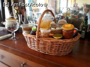 [P24] Felix Pension. Cosul cu produse apicole de vanzare.  » foto by Floria
 - 
<span class="allrVoted glyphicon glyphicon-heart hidden" id="av1134987"></span>
<a class="m-l-10 hidden" id="sv1134987" onclick="voting_Foto_DelVot(,1134987,26012)" role="button">șterge vot <span class="glyphicon glyphicon-remove"></span></a>
<a id="v91134987" class=" c-red"  onclick="voting_Foto_SetVot(1134987)" role="button"><span class="glyphicon glyphicon-heart-empty"></span> <b>LIKE</b> = Votează poza</a> <img class="hidden"  id="f1134987W9" src="/imagini/loader.gif" border="0" /><span class="AjErrMes hidden" id="e1134987ErM"></span>