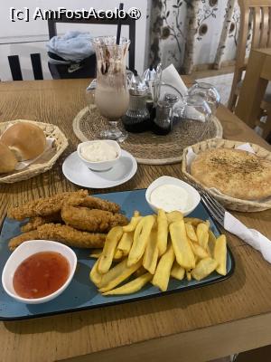 [P07] Taverna Stejarul din Oveselu. Pui crispy cu cartofi prăjiți. » foto by Floria
 - 
<span class="allrVoted glyphicon glyphicon-heart hidden" id="av1497630"></span>
<a class="m-l-10 hidden" id="sv1497630" onclick="voting_Foto_DelVot(,1497630,26016)" role="button">șterge vot <span class="glyphicon glyphicon-remove"></span></a>
<a id="v91497630" class=" c-red"  onclick="voting_Foto_SetVot(1497630)" role="button"><span class="glyphicon glyphicon-heart-empty"></span> <b>LIKE</b> = Votează poza</a> <img class="hidden"  id="f1497630W9" src="/imagini/loader.gif" border="0" /><span class="AjErrMes hidden" id="e1497630ErM"></span>