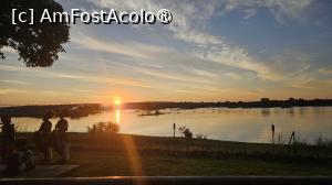 [P22] apus de soare pe Zambezi » foto by robert
 - 
<span class="allrVoted glyphicon glyphicon-heart hidden" id="av1513876"></span>
<a class="m-l-10 hidden" id="sv1513876" onclick="voting_Foto_DelVot(,1513876,26101)" role="button">șterge vot <span class="glyphicon glyphicon-remove"></span></a>
<a id="v91513876" class=" c-red"  onclick="voting_Foto_SetVot(1513876)" role="button"><span class="glyphicon glyphicon-heart-empty"></span> <b>LIKE</b> = Votează poza</a> <img class="hidden"  id="f1513876W9" src="/imagini/loader.gif" border="0" /><span class="AjErrMes hidden" id="e1513876ErM"></span>