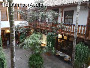 [P12] Curtea interioară văzută de la etaj, din dreptul camerei noastre; se vede camera de mic dejun în dreapta, dedesubt » foto by crismis
 - 
<span class="allrVoted glyphicon glyphicon-heart hidden" id="av1147270"></span>
<a class="m-l-10 hidden" id="sv1147270" onclick="voting_Foto_DelVot(,1147270,26169)" role="button">șterge vot <span class="glyphicon glyphicon-remove"></span></a>
<a id="v91147270" class=" c-red"  onclick="voting_Foto_SetVot(1147270)" role="button"><span class="glyphicon glyphicon-heart-empty"></span> <b>LIKE</b> = Votează poza</a> <img class="hidden"  id="f1147270W9" src="/imagini/loader.gif" border="0" /><span class="AjErrMes hidden" id="e1147270ErM"></span>