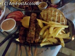 [P04] O Gyros tis Paralias / Ο Γύρος της Παραλίας, porția de souvlaki » foto by Dragoș_MD
 - 
<span class="allrVoted glyphicon glyphicon-heart hidden" id="av1151685"></span>
<a class="m-l-10 hidden" id="sv1151685" onclick="voting_Foto_DelVot(,1151685,26225)" role="button">șterge vot <span class="glyphicon glyphicon-remove"></span></a>
<a id="v91151685" class=" c-red"  onclick="voting_Foto_SetVot(1151685)" role="button"><span class="glyphicon glyphicon-heart-empty"></span> <b>LIKE</b> = Votează poza</a> <img class="hidden"  id="f1151685W9" src="/imagini/loader.gif" border="0" /><span class="AjErrMes hidden" id="e1151685ErM"></span>