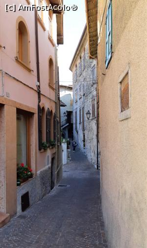 [P07] Aleile sunt foarte înguste » foto by BOGDAN DSN
 - 
<span class="allrVoted glyphicon glyphicon-heart hidden" id="av1154284"></span>
<a class="m-l-10 hidden" id="sv1154284" onclick="voting_Foto_DelVot(,1154284,26248)" role="button">șterge vot <span class="glyphicon glyphicon-remove"></span></a>
<a id="v91154284" class=" c-red"  onclick="voting_Foto_SetVot(1154284)" role="button"><span class="glyphicon glyphicon-heart-empty"></span> <b>LIKE</b> = Votează poza</a> <img class="hidden"  id="f1154284W9" src="/imagini/loader.gif" border="0" /><span class="AjErrMes hidden" id="e1154284ErM"></span>