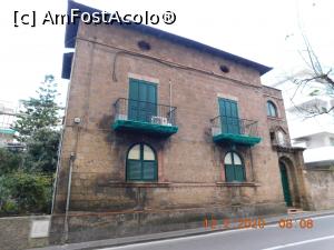 [P24] Clădire de pe Corso Italia, aflată aproximativ vis-a-vis de B&B Caruso » foto by irinad
 - 
<span class="allrVoted glyphicon glyphicon-heart hidden" id="av1157741"></span>
<a class="m-l-10 hidden" id="sv1157741" onclick="voting_Foto_DelVot(,1157741,26273)" role="button">șterge vot <span class="glyphicon glyphicon-remove"></span></a>
<a id="v91157741" class=" c-red"  onclick="voting_Foto_SetVot(1157741)" role="button"><span class="glyphicon glyphicon-heart-empty"></span> <b>LIKE</b> = Votează poza</a> <img class="hidden"  id="f1157741W9" src="/imagini/loader.gif" border="0" /><span class="AjErrMes hidden" id="e1157741ErM"></span>