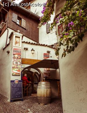 [P04] Intrarea localului - mesele de afară sunt butoaie.  » foto by BOGDAN DSN
 - 
<span class="allrVoted glyphicon glyphicon-heart hidden" id="av1158985"></span>
<a class="m-l-10 hidden" id="sv1158985" onclick="voting_Foto_DelVot(,1158985,26274)" role="button">șterge vot <span class="glyphicon glyphicon-remove"></span></a>
<a id="v91158985" class=" c-red"  onclick="voting_Foto_SetVot(1158985)" role="button"><span class="glyphicon glyphicon-heart-empty"></span> <b>LIKE</b> = Votează poza</a> <img class="hidden"  id="f1158985W9" src="/imagini/loader.gif" border="0" /><span class="AjErrMes hidden" id="e1158985ErM"></span>