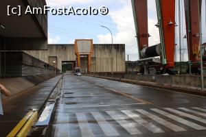 [P39] Itaipu Binacional, Macara pentru mentenanța generatoarelor pe drumul de la baza Barajului Itaipu » foto by mprofeanu
 - 
<span class="allrVoted glyphicon glyphicon-heart hidden" id="av1158099"></span>
<a class="m-l-10 hidden" id="sv1158099" onclick="voting_Foto_DelVot(,1158099,26278)" role="button">șterge vot <span class="glyphicon glyphicon-remove"></span></a>
<a id="v91158099" class=" c-red"  onclick="voting_Foto_SetVot(1158099)" role="button"><span class="glyphicon glyphicon-heart-empty"></span> <b>LIKE</b> = Votează poza</a> <img class="hidden"  id="f1158099W9" src="/imagini/loader.gif" border="0" /><span class="AjErrMes hidden" id="e1158099ErM"></span>