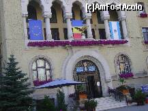[P19] Targu Mures - Primaria, intrare » foto by biancuta
 - 
<span class="allrVoted glyphicon glyphicon-heart hidden" id="av217962"></span>
<a class="m-l-10 hidden" id="sv217962" onclick="voting_Foto_DelVot(,217962,26285)" role="button">șterge vot <span class="glyphicon glyphicon-remove"></span></a>
<a id="v9217962" class=" c-red"  onclick="voting_Foto_SetVot(217962)" role="button"><span class="glyphicon glyphicon-heart-empty"></span> <b>LIKE</b> = Votează poza</a> <img class="hidden"  id="f217962W9" src="/imagini/loader.gif" border="0" /><span class="AjErrMes hidden" id="e217962ErM"></span>
