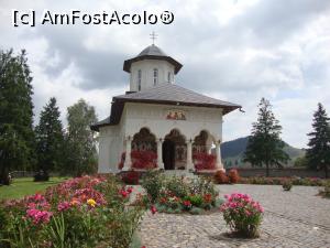 [P10] Ne îndreptăm către biserica mare a mănăstirii; vom vizita acest frumos lăcaș de cult.  » foto by Floryn81
 - 
<span class="allrVoted glyphicon glyphicon-heart hidden" id="av783752"></span>
<a class="m-l-10 hidden" id="sv783752" onclick="voting_Foto_DelVot(,783752,26306)" role="button">șterge vot <span class="glyphicon glyphicon-remove"></span></a>
<a id="v9783752" class=" c-red"  onclick="voting_Foto_SetVot(783752)" role="button"><span class="glyphicon glyphicon-heart-empty"></span> <b>LIKE</b> = Votează poza</a> <img class="hidden"  id="f783752W9" src="/imagini/loader.gif" border="0" /><span class="AjErrMes hidden" id="e783752ErM"></span>