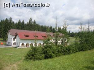 [P22] Mănăstirea Izvorul Mureșului - pas cu pas ne apropiam de clădirile unde sunt găzduiți pelerinii.  » foto by Floryn81
 - 
<span class="allrVoted glyphicon glyphicon-heart hidden" id="av783770"></span>
<a class="m-l-10 hidden" id="sv783770" onclick="voting_Foto_DelVot(,783770,26306)" role="button">șterge vot <span class="glyphicon glyphicon-remove"></span></a>
<a id="v9783770" class=" c-red"  onclick="voting_Foto_SetVot(783770)" role="button"><span class="glyphicon glyphicon-heart-empty"></span> <b>LIKE</b> = Votează poza</a> <img class="hidden"  id="f783770W9" src="/imagini/loader.gif" border="0" /><span class="AjErrMes hidden" id="e783770ErM"></span>