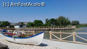 [P05] o barca cu flori, vedere spre insula cu bungalouri » foto by Yolanda
 - 
<span class="allrVoted glyphicon glyphicon-heart hidden" id="av1500520"></span>
<a class="m-l-10 hidden" id="sv1500520" onclick="voting_Foto_DelVot(,1500520,26463)" role="button">șterge vot <span class="glyphicon glyphicon-remove"></span></a>
<a id="v91500520" class=" c-red"  onclick="voting_Foto_SetVot(1500520)" role="button"><span class="glyphicon glyphicon-heart-empty"></span> <b>LIKE</b> = Votează poza</a> <img class="hidden"  id="f1500520W9" src="/imagini/loader.gif" border="0" /><span class="AjErrMes hidden" id="e1500520ErM"></span>