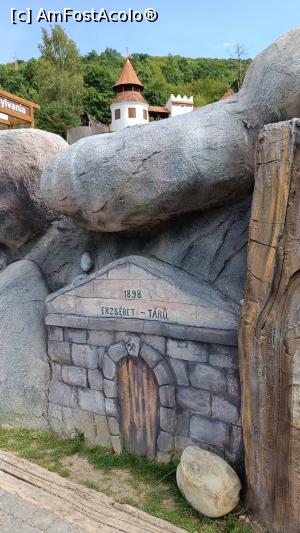 [P10] O intrare în minăx, de fapt perete al tunelului prin care trece mini mocănița. » foto by tata123 🔱
 - 
<span class="allrVoted glyphicon glyphicon-heart hidden" id="av1385663"></span>
<a class="m-l-10 hidden" id="sv1385663" onclick="voting_Foto_DelVot(,1385663,26478)" role="button">șterge vot <span class="glyphicon glyphicon-remove"></span></a>
<a id="v91385663" class=" c-red"  onclick="voting_Foto_SetVot(1385663)" role="button"><span class="glyphicon glyphicon-heart-empty"></span> <b>LIKE</b> = Votează poza</a> <img class="hidden"  id="f1385663W9" src="/imagini/loader.gif" border="0" /><span class="AjErrMes hidden" id="e1385663ErM"></span>