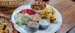 [P13] Porția de shaorma la farfurie. » foto by tata123 🔱
 - 
<span class="allrVoted glyphicon glyphicon-heart hidden" id="av1500356"></span>
<a class="m-l-10 hidden" id="sv1500356" onclick="voting_Foto_DelVot(,1500356,26507)" role="button">șterge vot <span class="glyphicon glyphicon-remove"></span></a>
<a id="v91500356" class=" c-red"  onclick="voting_Foto_SetVot(1500356)" role="button"><span class="glyphicon glyphicon-heart-empty"></span> <b>LIKE</b> = Votează poza</a> <img class="hidden"  id="f1500356W9" src="/imagini/loader.gif" border="0" /><span class="AjErrMes hidden" id="e1500356ErM"></span>