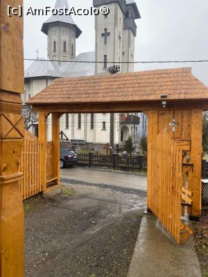 [P03] Poarta de la intrare, in spate se vede biserica » foto by Trank
 - 
<span class="allrVoted glyphicon glyphicon-heart hidden" id="av1234525"></span>
<a class="m-l-10 hidden" id="sv1234525" onclick="voting_Foto_DelVot(,1234525,26608)" role="button">șterge vot <span class="glyphicon glyphicon-remove"></span></a>
<a id="v91234525" class=" c-red"  onclick="voting_Foto_SetVot(1234525)" role="button"><span class="glyphicon glyphicon-heart-empty"></span> <b>LIKE</b> = Votează poza</a> <img class="hidden"  id="f1234525W9" src="/imagini/loader.gif" border="0" /><span class="AjErrMes hidden" id="e1234525ErM"></span>