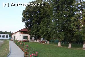 [P01] Pensiunea La Casa Boierului, Cătunele, Gorj, falnicii castani din curtea pensiunii, curte imensă și îngrădită » foto by mprofeanu
 - 
<span class="allrVoted glyphicon glyphicon-heart hidden" id="av1195466"></span>
<a class="m-l-10 hidden" id="sv1195466" onclick="voting_Foto_DelVot(,1195466,26610)" role="button">șterge vot <span class="glyphicon glyphicon-remove"></span></a>
<a id="v91195466" class=" c-red"  onclick="voting_Foto_SetVot(1195466)" role="button"><span class="glyphicon glyphicon-heart-empty"></span> <b>LIKE</b> = Votează poza</a> <img class="hidden"  id="f1195466W9" src="/imagini/loader.gif" border="0" /><span class="AjErrMes hidden" id="e1195466ErM"></span>