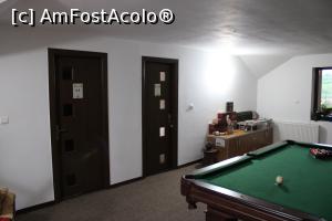 [P19] Pensiunea La Casa Boierului, Cătunele, Gorj, Masa de biliard de pe holul de la etaj, camera noastră era cea din stânga... » foto by mprofeanu
 - 
<span class="allrVoted glyphicon glyphicon-heart hidden" id="av1195484"></span>
<a class="m-l-10 hidden" id="sv1195484" onclick="voting_Foto_DelVot(,1195484,26610)" role="button">șterge vot <span class="glyphicon glyphicon-remove"></span></a>
<a id="v91195484" class=" c-red"  onclick="voting_Foto_SetVot(1195484)" role="button"><span class="glyphicon glyphicon-heart-empty"></span> <b>LIKE</b> = Votează poza</a> <img class="hidden"  id="f1195484W9" src="/imagini/loader.gif" border="0" /><span class="AjErrMes hidden" id="e1195484ErM"></span>