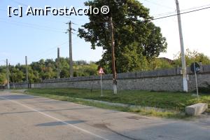[P40] Am plecat de la Pensiunea La Casa Boierului, se vede gardul ce îngrădește pensiunea și intrarea ei în plan secund dar și frumoșii castani » foto by mprofeanu
 - 
<span class="allrVoted glyphicon glyphicon-heart hidden" id="av1195505"></span>
<a class="m-l-10 hidden" id="sv1195505" onclick="voting_Foto_DelVot(,1195505,26610)" role="button">șterge vot <span class="glyphicon glyphicon-remove"></span></a>
<a id="v91195505" class=" c-red"  onclick="voting_Foto_SetVot(1195505)" role="button"><span class="glyphicon glyphicon-heart-empty"></span> <b>LIKE</b> = Votează poza</a> <img class="hidden"  id="f1195505W9" src="/imagini/loader.gif" border="0" /><span class="AjErrMes hidden" id="e1195505ErM"></span>