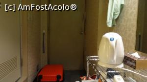 [P06] la intrare,pe partea stanga usa de la baie,dotata cu sampoane,papuci de plastic,aerisire cu aer conditionat » foto by grecudoina <span class="label label-default labelC_thin small">NEVOTABILĂ</span>