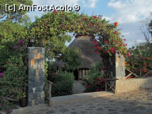 [P09] Kanta Lodge Konso » foto by robert
 - 
<span class="allrVoted glyphicon glyphicon-heart hidden" id="av1222521"></span>
<a class="m-l-10 hidden" id="sv1222521" onclick="voting_Foto_DelVot(,1222521,26785)" role="button">șterge vot <span class="glyphicon glyphicon-remove"></span></a>
<a id="v91222521" class=" c-red"  onclick="voting_Foto_SetVot(1222521)" role="button"><span class="glyphicon glyphicon-heart-empty"></span> <b>LIKE</b> = Votează poza</a> <img class="hidden"  id="f1222521W9" src="/imagini/loader.gif" border="0" /><span class="AjErrMes hidden" id="e1222521ErM"></span>