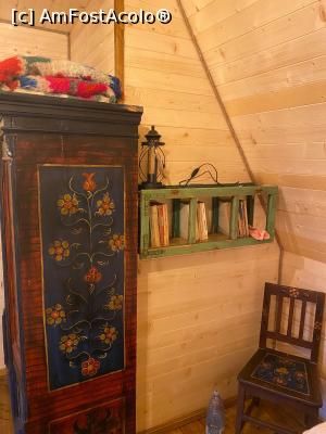 [P01] Intr-una din camerele de sus - o mini-biblioteca » foto by Trank
 - 
<span class="allrVoted glyphicon glyphicon-heart hidden" id="av1227497"></span>
<a class="m-l-10 hidden" id="sv1227497" onclick="voting_Foto_DelVot(,1227497,26827)" role="button">șterge vot <span class="glyphicon glyphicon-remove"></span></a>
<a id="v91227497" class=" c-red"  onclick="voting_Foto_SetVot(1227497)" role="button"><span class="glyphicon glyphicon-heart-empty"></span> <b>LIKE</b> = Votează poza</a> <img class="hidden"  id="f1227497W9" src="/imagini/loader.gif" border="0" /><span class="AjErrMes hidden" id="e1227497ErM"></span>