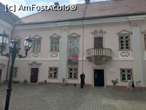 [P07] Castelul B&eacute;thlen-Magna Curia, fațada. » foto by maryka
 - 
<span class="allrVoted glyphicon glyphicon-heart hidden" id="av1229980"></span>
<a class="m-l-10 hidden" id="sv1229980" onclick="voting_Foto_DelVot(,1229980,26859)" role="button">șterge vot <span class="glyphicon glyphicon-remove"></span></a>
<a id="v91229980" class=" c-red"  onclick="voting_Foto_SetVot(1229980)" role="button"><span class="glyphicon glyphicon-heart-empty"></span> <b>LIKE</b> = Votează poza</a> <img class="hidden"  id="f1229980W9" src="/imagini/loader.gif" border="0" /><span class="AjErrMes hidden" id="e1229980ErM"></span>