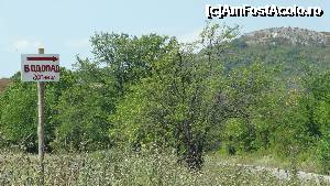 [P07] Cascada Hotnitsa - Kaya Bunar / Asta-i bifurcația unde spre dreapta urmând indicatorul se ajunge la Cascada Hotnitsa, iar înainte (ușor spre stânga) se merge către Canionul Emen » foto by bog68
 - 
<span class="allrVoted glyphicon glyphicon-heart hidden" id="av366325"></span>
<a class="m-l-10 hidden" id="sv366325" onclick="voting_Foto_DelVot(,366325,26861)" role="button">șterge vot <span class="glyphicon glyphicon-remove"></span></a>
<a id="v9366325" class=" c-red"  onclick="voting_Foto_SetVot(366325)" role="button"><span class="glyphicon glyphicon-heart-empty"></span> <b>LIKE</b> = Votează poza</a> <img class="hidden"  id="f366325W9" src="/imagini/loader.gif" border="0" /><span class="AjErrMes hidden" id="e366325ErM"></span>
