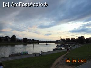 [P47] Vistula, vedere spre podul Debricki » foto by Yolanda
 - 
<span class="allrVoted glyphicon glyphicon-heart hidden" id="av1253723"></span>
<a class="m-l-10 hidden" id="sv1253723" onclick="voting_Foto_DelVot(,1253723,27057)" role="button">șterge vot <span class="glyphicon glyphicon-remove"></span></a>
<a id="v91253723" class=" c-red"  onclick="voting_Foto_SetVot(1253723)" role="button"><span class="glyphicon glyphicon-heart-empty"></span> <b>LIKE</b> = Votează poza</a> <img class="hidden"  id="f1253723W9" src="/imagini/loader.gif" border="0" /><span class="AjErrMes hidden" id="e1253723ErM"></span>