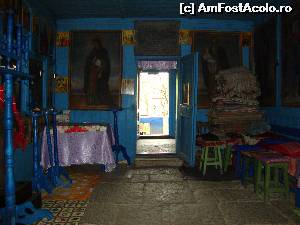[P17] Ne vom îndrepta spre ieșirea din biserica rupestră ”Tăierea capului Sfântului Ioan Botezătorul”, Aluniș.  » foto by Floryn81
 - 
<span class="allrVoted glyphicon glyphicon-heart hidden" id="av637165"></span>
<a class="m-l-10 hidden" id="sv637165" onclick="voting_Foto_DelVot(,637165,27078)" role="button">șterge vot <span class="glyphicon glyphicon-remove"></span></a>
<a id="v9637165" class=" c-red"  onclick="voting_Foto_SetVot(637165)" role="button"><span class="glyphicon glyphicon-heart-empty"></span> <b>LIKE</b> = Votează poza</a> <img class="hidden"  id="f637165W9" src="/imagini/loader.gif" border="0" /><span class="AjErrMes hidden" id="e637165ErM"></span>