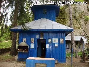 [P09] Ne aflăm la intrarea în biserica având hramul ”Tăierea capului Sfântului Ioan Botezătorul” din Aluniș, ce datează din anul 1274. În partea dreaptă a imaginii se observă ferestrele de la vechiul corp de biserică săpat în stâncă. Vom ajunge și noi acolo! » foto by Floryn81
 - 
<span class="allrVoted glyphicon glyphicon-heart hidden" id="av637157"></span>
<a class="m-l-10 hidden" id="sv637157" onclick="voting_Foto_DelVot(,637157,27078)" role="button">șterge vot <span class="glyphicon glyphicon-remove"></span></a>
<a id="v9637157" class=" c-red"  onclick="voting_Foto_SetVot(637157)" role="button"><span class="glyphicon glyphicon-heart-empty"></span> <b>LIKE</b> = Votează poza</a> <img class="hidden"  id="f637157W9" src="/imagini/loader.gif" border="0" /><span class="AjErrMes hidden" id="e637157ErM"></span>