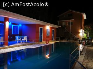 [P22] Piscina seara » foto by crismis
 - 
<span class="allrVoted glyphicon glyphicon-heart hidden" id="av1259334"></span>
<a class="m-l-10 hidden" id="sv1259334" onclick="voting_Foto_DelVot(,1259334,27115)" role="button">șterge vot <span class="glyphicon glyphicon-remove"></span></a>
<a id="v91259334" class=" c-red"  onclick="voting_Foto_SetVot(1259334)" role="button"><span class="glyphicon glyphicon-heart-empty"></span> <b>LIKE</b> = Votează poza</a> <img class="hidden"  id="f1259334W9" src="/imagini/loader.gif" border="0" /><span class="AjErrMes hidden" id="e1259334ErM"></span>