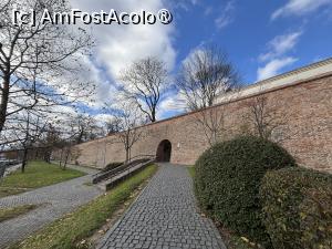 [P03] Spre zidul exterior din incinta III de fortificații » foto by AZE
 - 
<span class="allrVoted glyphicon glyphicon-heart hidden" id="av1505743"></span>
<a class="m-l-10 hidden" id="sv1505743" onclick="voting_Foto_DelVot(,1505743,27170)" role="button">șterge vot <span class="glyphicon glyphicon-remove"></span></a>
<a id="v91505743" class=" c-red"  onclick="voting_Foto_SetVot(1505743)" role="button"><span class="glyphicon glyphicon-heart-empty"></span> <b>LIKE</b> = Votează poza</a> <img class="hidden"  id="f1505743W9" src="/imagini/loader.gif" border="0" /><span class="AjErrMes hidden" id="e1505743ErM"></span>