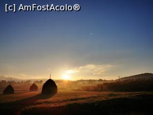 [P02] Răsărit deasupra satului Groșii Țibleșului » foto by cata2106
 - 
<span class="allrVoted glyphicon glyphicon-heart hidden" id="av1264126"></span>
<a class="m-l-10 hidden" id="sv1264126" onclick="voting_Foto_DelVot(,1264126,27171)" role="button">șterge vot <span class="glyphicon glyphicon-remove"></span></a>
<a id="v91264126" class=" c-red"  onclick="voting_Foto_SetVot(1264126)" role="button"><span class="glyphicon glyphicon-heart-empty"></span> <b>LIKE</b> = Votează poza</a> <img class="hidden"  id="f1264126W9" src="/imagini/loader.gif" border="0" /><span class="AjErrMes hidden" id="e1264126ErM"></span>