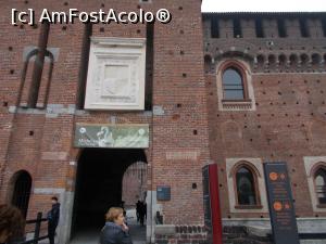 [P10] Porta Giovia de intrare în Castel.Pe ea, stema orașului, mult deteriorată. » foto by mihaelavoicu
 - 
<span class="allrVoted glyphicon glyphicon-heart hidden" id="av1266429"></span>
<a class="m-l-10 hidden" id="sv1266429" onclick="voting_Foto_DelVot(,1266429,27191)" role="button">șterge vot <span class="glyphicon glyphicon-remove"></span></a>
<a id="v91266429" class=" c-red"  onclick="voting_Foto_SetVot(1266429)" role="button"><span class="glyphicon glyphicon-heart-empty"></span> <b>LIKE</b> = Votează poza</a> <img class="hidden"  id="f1266429W9" src="/imagini/loader.gif" border="0" /><span class="AjErrMes hidden" id="e1266429ErM"></span>