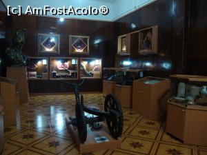 [P34] În centrul încăperii este expus un plug din lemn pentru arat pe teren denivelat din secolul al XIX-lea.  » foto by Floryn81
 - 
<span class="allrVoted glyphicon glyphicon-heart hidden" id="av741954"></span>
<a class="m-l-10 hidden" id="sv741954" onclick="voting_Foto_DelVot(,741954,27334)" role="button">șterge vot <span class="glyphicon glyphicon-remove"></span></a>
<a id="v9741954" class=" c-red"  onclick="voting_Foto_SetVot(741954)" role="button"><span class="glyphicon glyphicon-heart-empty"></span> <b>LIKE</b> = Votează poza</a> <img class="hidden"  id="f741954W9" src="/imagini/loader.gif" border="0" /><span class="AjErrMes hidden" id="e741954ErM"></span>