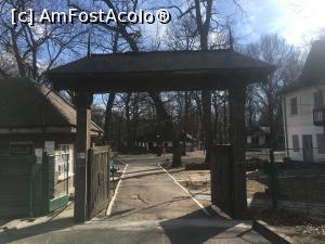 [P01] Focșani, Muzeul Satului - Poarta de intrare în Muzeu » foto by Yersinia Pestis
 - 
<span class="allrVoted glyphicon glyphicon-heart hidden" id="av1279591"></span>
<a class="m-l-10 hidden" id="sv1279591" onclick="voting_Foto_DelVot(,1279591,27334)" role="button">șterge vot <span class="glyphicon glyphicon-remove"></span></a>
<a id="v91279591" class=" c-red"  onclick="voting_Foto_SetVot(1279591)" role="button"><span class="glyphicon glyphicon-heart-empty"></span> <b>LIKE</b> = Votează poza</a> <img class="hidden"  id="f1279591W9" src="/imagini/loader.gif" border="0" /><span class="AjErrMes hidden" id="e1279591ErM"></span>