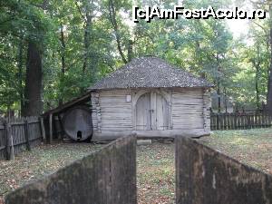 [P05] Crama Dumbrăveni - Muzeul Satului Vrâncean - Crângul Petrești.  » foto by tata123 🔱
 - 
<span class="allrVoted glyphicon glyphicon-heart hidden" id="av702569"></span>
<a class="m-l-10 hidden" id="sv702569" onclick="voting_Foto_DelVot(,702569,27334)" role="button">șterge vot <span class="glyphicon glyphicon-remove"></span></a>
<a id="v9702569" class=" c-red"  onclick="voting_Foto_SetVot(702569)" role="button"><span class="glyphicon glyphicon-heart-empty"></span> <b>LIKE</b> = Votează poza</a> <img class="hidden"  id="f702569W9" src="/imagini/loader.gif" border="0" /><span class="AjErrMes hidden" id="e702569ErM"></span>