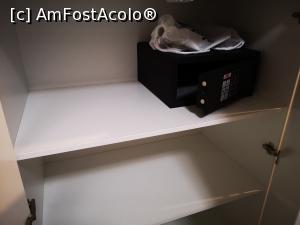 [P04] Dulap; zona cu rafturi și seiful » foto by crismis
 - 
<span class="allrVoted glyphicon glyphicon-heart hidden" id="av1286982"></span>
<a class="m-l-10 hidden" id="sv1286982" onclick="voting_Foto_DelVot(,1286982,27393)" role="button">șterge vot <span class="glyphicon glyphicon-remove"></span></a>
<a id="v91286982" class=" c-red"  onclick="voting_Foto_SetVot(1286982)" role="button"><span class="glyphicon glyphicon-heart-empty"></span> <b>LIKE</b> = Votează poza</a> <img class="hidden"  id="f1286982W9" src="/imagini/loader.gif" border="0" /><span class="AjErrMes hidden" id="e1286982ErM"></span>