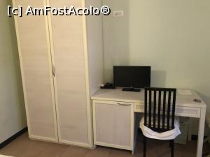 [P12] A Durmi - camera noastra, zona de birou, un TV care nu stim daca functiona ca nu ne-a interesat, si dulapul » foto by mishu
 - 
<span class="allrVoted glyphicon glyphicon-heart hidden" id="av1288606"></span>
<a class="m-l-10 hidden" id="sv1288606" onclick="voting_Foto_DelVot(,1288606,27406)" role="button">șterge vot <span class="glyphicon glyphicon-remove"></span></a>
<a id="v91288606" class=" c-red"  onclick="voting_Foto_SetVot(1288606)" role="button"><span class="glyphicon glyphicon-heart-empty"></span> <b>LIKE</b> = Votează poza</a> <img class="hidden"  id="f1288606W9" src="/imagini/loader.gif" border="0" /><span class="AjErrMes hidden" id="e1288606ErM"></span>