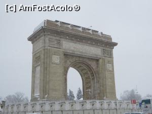 [P01] Arcul de Triumf la începutul anului 2015.  » foto by tata123 🔱
 - 
<span class="allrVoted glyphicon glyphicon-heart hidden" id="av815864"></span>
<a class="m-l-10 hidden" id="sv815864" onclick="voting_Foto_DelVot(,815864,27478)" role="button">șterge vot <span class="glyphicon glyphicon-remove"></span></a>
<a id="v9815864" class=" c-red"  onclick="voting_Foto_SetVot(815864)" role="button"><span class="glyphicon glyphicon-heart-empty"></span> <b>LIKE</b> = Votează poza</a> <img class="hidden"  id="f815864W9" src="/imagini/loader.gif" border="0" /><span class="AjErrMes hidden" id="e815864ErM"></span>