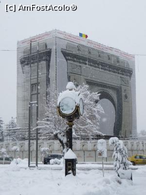 [P04] Arcul de Triumf la sfârșitul anului 2014 - închis pentru restaurare.  » foto by tata123 🔱
 - 
<span class="allrVoted glyphicon glyphicon-heart hidden" id="av815871"></span>
<a class="m-l-10 hidden" id="sv815871" onclick="voting_Foto_DelVot(,815871,27478)" role="button">șterge vot <span class="glyphicon glyphicon-remove"></span></a>
<a id="v9815871" class=" c-red"  onclick="voting_Foto_SetVot(815871)" role="button"><span class="glyphicon glyphicon-heart-empty"></span> <b>LIKE</b> = Votează poza</a> <img class="hidden"  id="f815871W9" src="/imagini/loader.gif" border="0" /><span class="AjErrMes hidden" id="e815871ErM"></span>