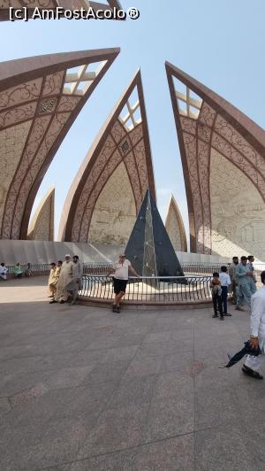 [P14] monument Islamabad » foto by robert
 - 
<span class="allrVoted glyphicon glyphicon-heart hidden" id="av1301622"></span>
<a class="m-l-10 hidden" id="sv1301622" onclick="voting_Foto_DelVot(,1301622,27498)" role="button">șterge vot <span class="glyphicon glyphicon-remove"></span></a>
<a id="v91301622" class=" c-red"  onclick="voting_Foto_SetVot(1301622)" role="button"><span class="glyphicon glyphicon-heart-empty"></span> <b>LIKE</b> = Votează poza</a> <img class="hidden"  id="f1301622W9" src="/imagini/loader.gif" border="0" /><span class="AjErrMes hidden" id="e1301622ErM"></span>