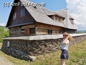 [P21] Casă tradițională » foto by donna77
 - 
<span class="allrVoted glyphicon glyphicon-heart hidden" id="av1313236"></span>
<a class="m-l-10 hidden" id="sv1313236" onclick="voting_Foto_DelVot(,1313236,27610)" role="button">șterge vot <span class="glyphicon glyphicon-remove"></span></a>
<a id="v91313236" class=" c-red"  onclick="voting_Foto_SetVot(1313236)" role="button"><span class="glyphicon glyphicon-heart-empty"></span> <b>LIKE</b> = Votează poza</a> <img class="hidden"  id="f1313236W9" src="/imagini/loader.gif" border="0" /><span class="AjErrMes hidden" id="e1313236ErM"></span>