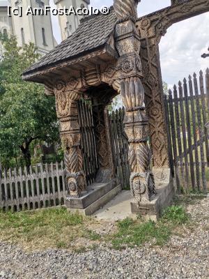 [P05] Poarta bisericii » foto by donna77
 - 
<span class="allrVoted glyphicon glyphicon-heart hidden" id="av1313136"></span>
<a class="m-l-10 hidden" id="sv1313136" onclick="voting_Foto_DelVot(,1313136,27610)" role="button">șterge vot <span class="glyphicon glyphicon-remove"></span></a>
<a id="v91313136" class=" c-red"  onclick="voting_Foto_SetVot(1313136)" role="button"><span class="glyphicon glyphicon-heart-empty"></span> <b>LIKE</b> = Votează poza</a> <img class="hidden"  id="f1313136W9" src="/imagini/loader.gif" border="0" /><span class="AjErrMes hidden" id="e1313136ErM"></span>