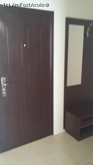 [P12] La intrare in apartament » foto by fregata
 - 
<span class="allrVoted glyphicon glyphicon-heart hidden" id="av1323823"></span>
<a class="m-l-10 hidden" id="sv1323823" onclick="voting_Foto_DelVot(,1323823,27697)" role="button">șterge vot <span class="glyphicon glyphicon-remove"></span></a>
<a id="v91323823" class=" c-red"  onclick="voting_Foto_SetVot(1323823)" role="button"><span class="glyphicon glyphicon-heart-empty"></span> <b>LIKE</b> = Votează poza</a> <img class="hidden"  id="f1323823W9" src="/imagini/loader.gif" border="0" /><span class="AjErrMes hidden" id="e1323823ErM"></span>