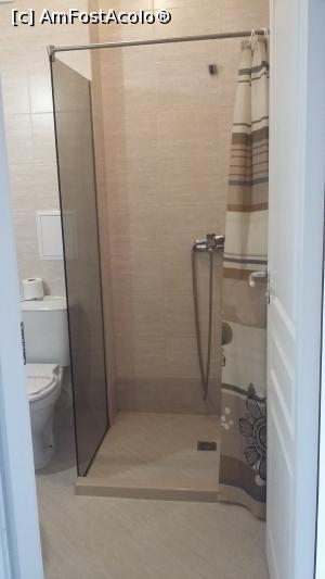 [P19] Cabina de dus » foto by fregata
 - 
<span class="allrVoted glyphicon glyphicon-heart hidden" id="av1323830"></span>
<a class="m-l-10 hidden" id="sv1323830" onclick="voting_Foto_DelVot(,1323830,27697)" role="button">șterge vot <span class="glyphicon glyphicon-remove"></span></a>
<a id="v91323830" class=" c-red"  onclick="voting_Foto_SetVot(1323830)" role="button"><span class="glyphicon glyphicon-heart-empty"></span> <b>LIKE</b> = Votează poza</a> <img class="hidden"  id="f1323830W9" src="/imagini/loader.gif" border="0" /><span class="AjErrMes hidden" id="e1323830ErM"></span>