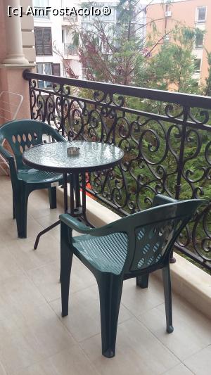 [P21] In balcon » foto by fregata
 - 
<span class="allrVoted glyphicon glyphicon-heart hidden" id="av1323832"></span>
<a class="m-l-10 hidden" id="sv1323832" onclick="voting_Foto_DelVot(,1323832,27697)" role="button">șterge vot <span class="glyphicon glyphicon-remove"></span></a>
<a id="v91323832" class=" c-red"  onclick="voting_Foto_SetVot(1323832)" role="button"><span class="glyphicon glyphicon-heart-empty"></span> <b>LIKE</b> = Votează poza</a> <img class="hidden"  id="f1323832W9" src="/imagini/loader.gif" border="0" /><span class="AjErrMes hidden" id="e1323832ErM"></span>