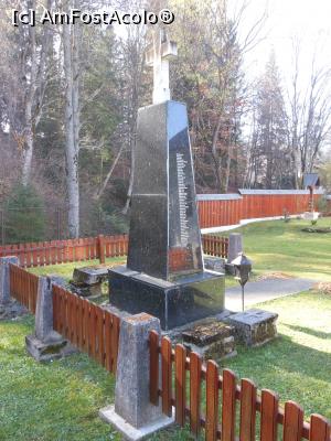 [P17] Mănăstirea Predeal - Monumentul legionarilor. » foto by iulianic
 - 
<span class="allrVoted glyphicon glyphicon-heart hidden" id="av1335510"></span>
<a class="m-l-10 hidden" id="sv1335510" onclick="voting_Foto_DelVot(,1335510,27705)" role="button">șterge vot <span class="glyphicon glyphicon-remove"></span></a>
<a id="v91335510" class=" c-red"  onclick="voting_Foto_SetVot(1335510)" role="button"><span class="glyphicon glyphicon-heart-empty"></span> <b>LIKE</b> = Votează poza</a> <img class="hidden"  id="f1335510W9" src="/imagini/loader.gif" border="0" /><span class="AjErrMes hidden" id="e1335510ErM"></span>