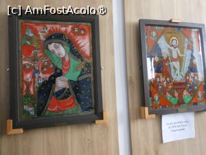 [P02 <small>[MAR-2024]</small>] Sibiel - Muzeul de icoane pe sticlă. Maica Domnului &Icirc;ndurerată, icoană provenind din Arpașul de Sus, dat&acirc;nd din a doua jumătate a sec. XIX, o lucrare de 56 x 75 cm realizată de frații Grecu. » foto by iulianic
 - 
<span class="allrVoted glyphicon glyphicon-heart hidden" id="av1419913"></span>
<a class="m-l-10 hidden" id="sv1419913" onclick="voting_Foto_DelVot(,1419913,27800)" role="button">șterge vot <span class="glyphicon glyphicon-remove"></span></a>
<a id="v91419913" class=" c-red"  onclick="voting_Foto_SetVot(1419913)" role="button"><span class="glyphicon glyphicon-heart-empty"></span> <b>LIKE</b> = Votează poza</a> <img class="hidden"  id="f1419913W9" src="/imagini/loader.gif" border="0" /><span class="AjErrMes hidden" id="e1419913ErM"></span>