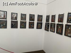 [P27] Muzeul icoanelor pe sticla - exponate » foto by mishu
 - 
<span class="allrVoted glyphicon glyphicon-heart hidden" id="av1339191"></span>
<a class="m-l-10 hidden" id="sv1339191" onclick="voting_Foto_DelVot(,1339191,27800)" role="button">șterge vot <span class="glyphicon glyphicon-remove"></span></a>
<a id="v91339191" class=" c-red"  onclick="voting_Foto_SetVot(1339191)" role="button"><span class="glyphicon glyphicon-heart-empty"></span> <b>LIKE</b> = Votează poza</a> <img class="hidden"  id="f1339191W9" src="/imagini/loader.gif" border="0" /><span class="AjErrMes hidden" id="e1339191ErM"></span>